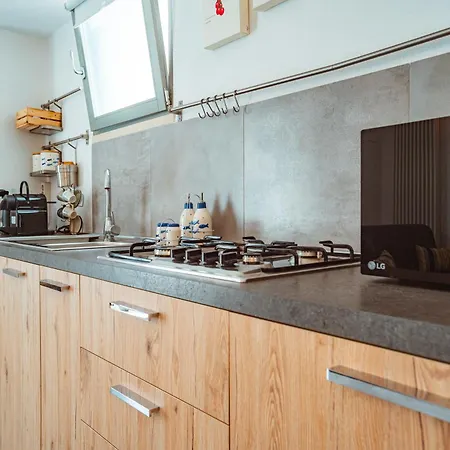 Poseidonia - Housea *